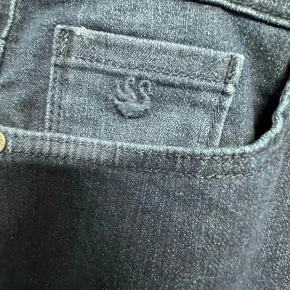 Gloria Vanderbilt Capri Amanda Jeans Dark Blue Wash Built in Slimming Panel 10 - Picture 3 of 8